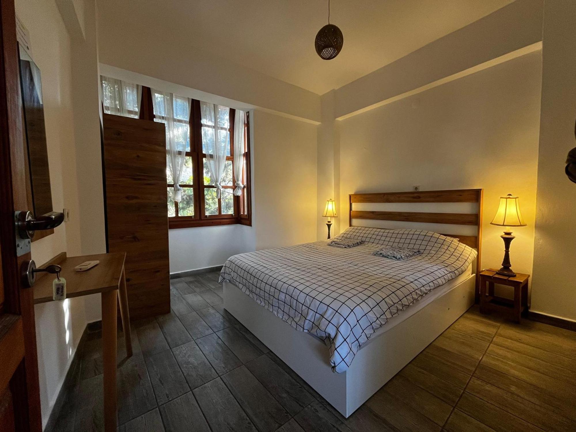אנטליה Kuyu Beergarden Hostel מראה חיצוני תמונה